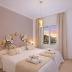 Апартаменти Jabega - 4 Minutes From The *