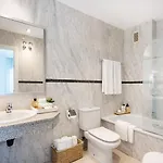 Jabega - 4 Minutes From The Апартаменти *
