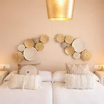 Daire Jabega - 4 Minutes From The